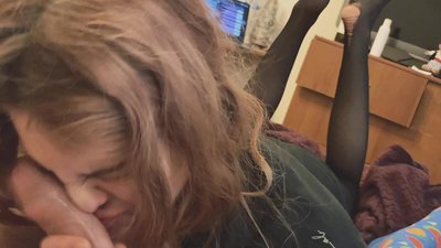 Keelpik, skuorde panty en skuorde hakken moai om te moetsjen