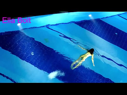 ❤️ Ik kin net ophâlde te sjen, jonge blonde fongen neaken swimmen yn ELLA BOLT resort pool ️❌ Anale fideo op fy.villagesexvideos.ru ﹏